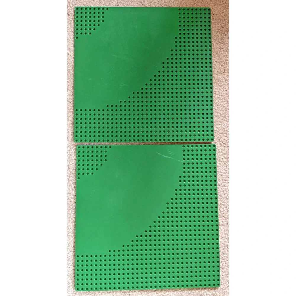 set of 2 Lego Baseplate Road 32 x 32 Curved Road Plates (6321-1) Green